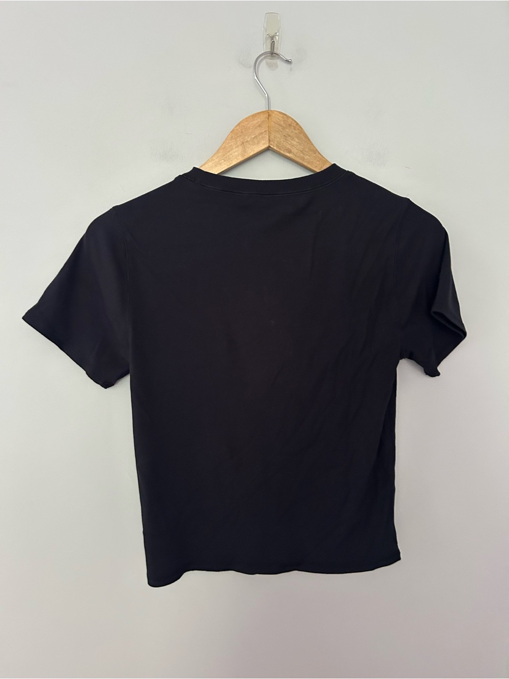 Vuori Pose Ribbed Black Fitted Tee - Picture 4 of 5